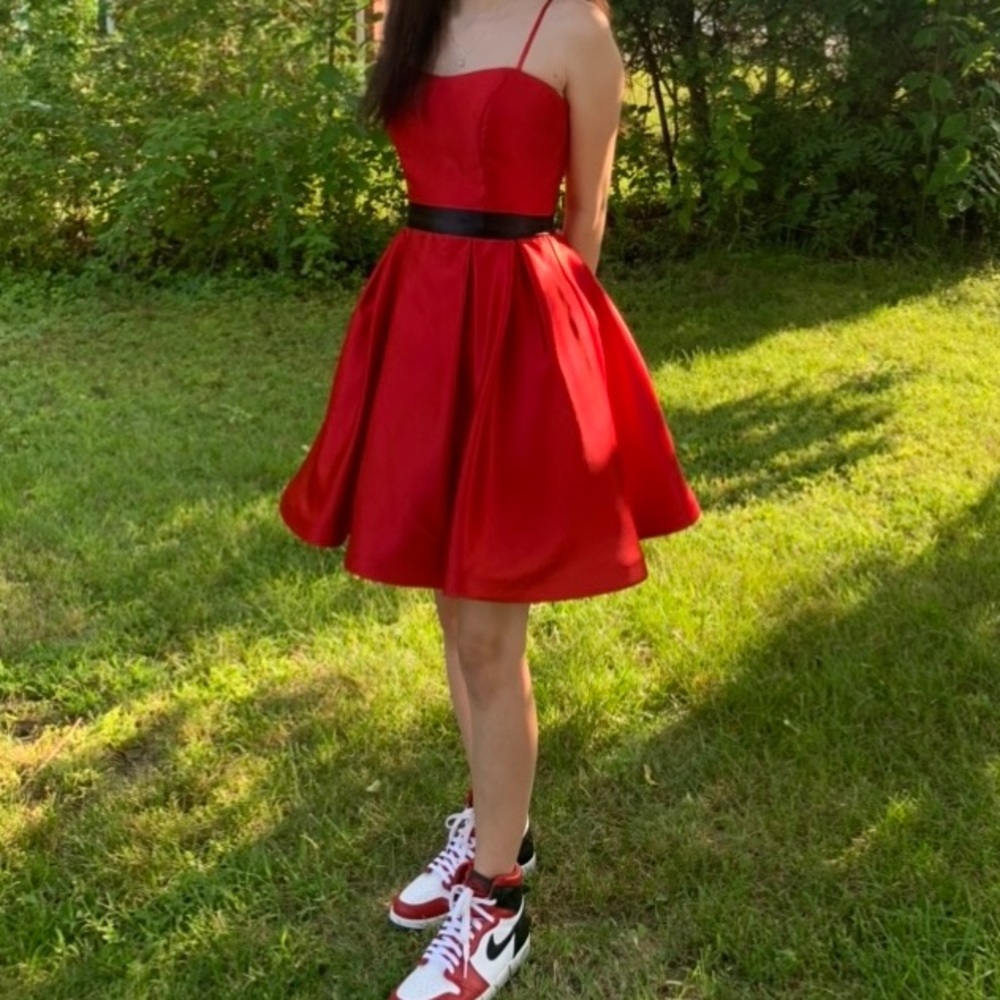 Short red prom dress